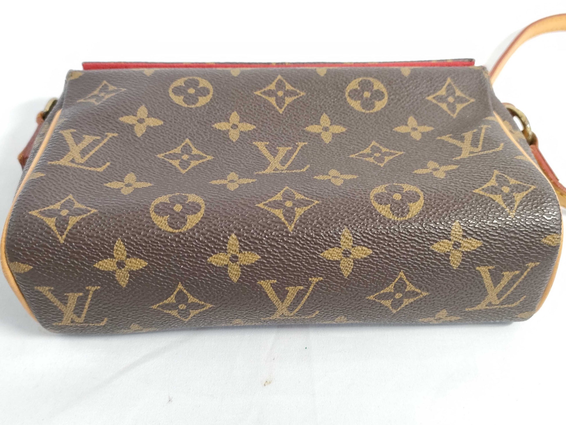 LOUIS VUITTON Monogram Louis Vuitton Shoulder Bag