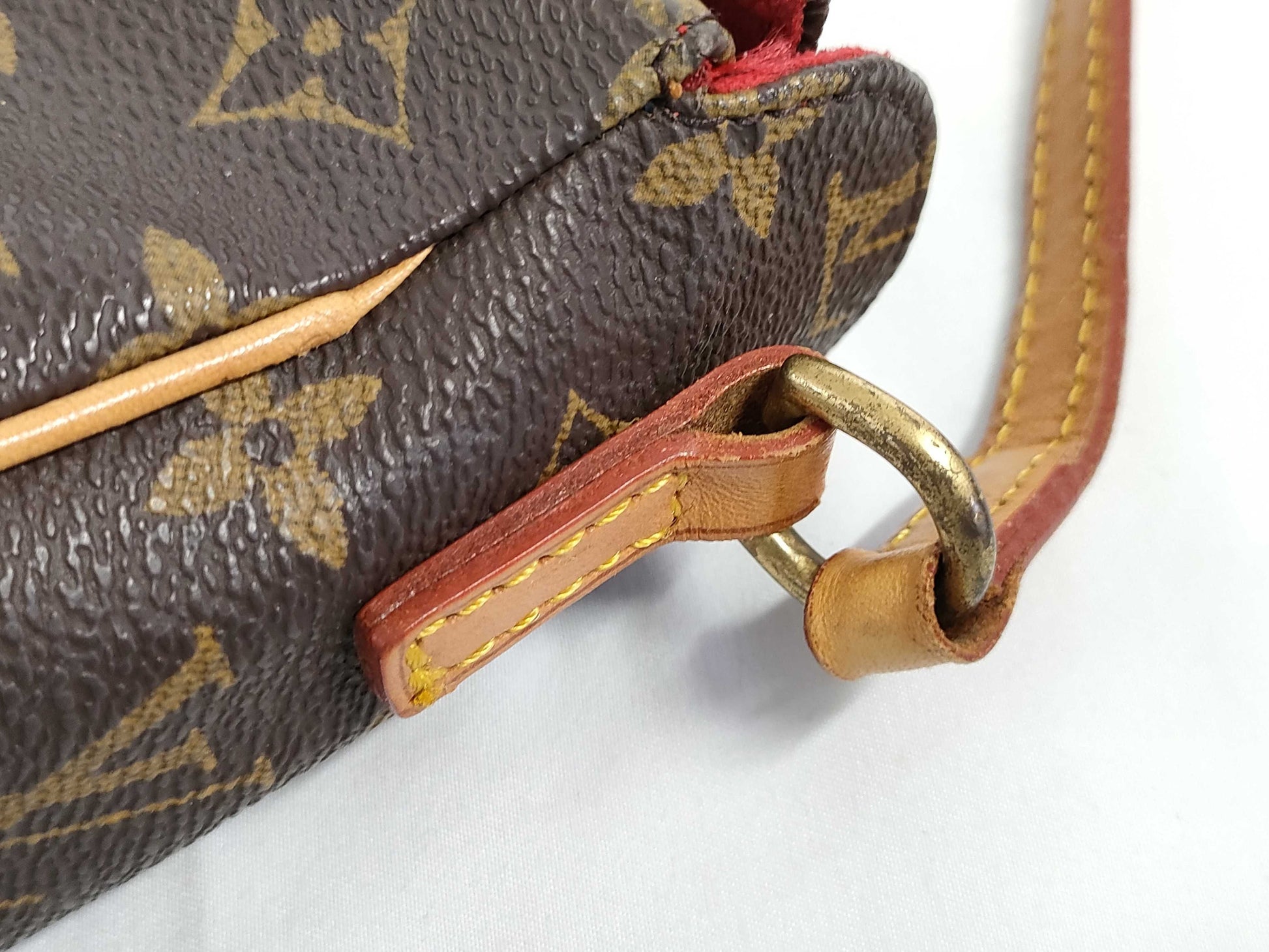 LOUIS VUITTON Monogram Louis Vuitton Shoulder Bag