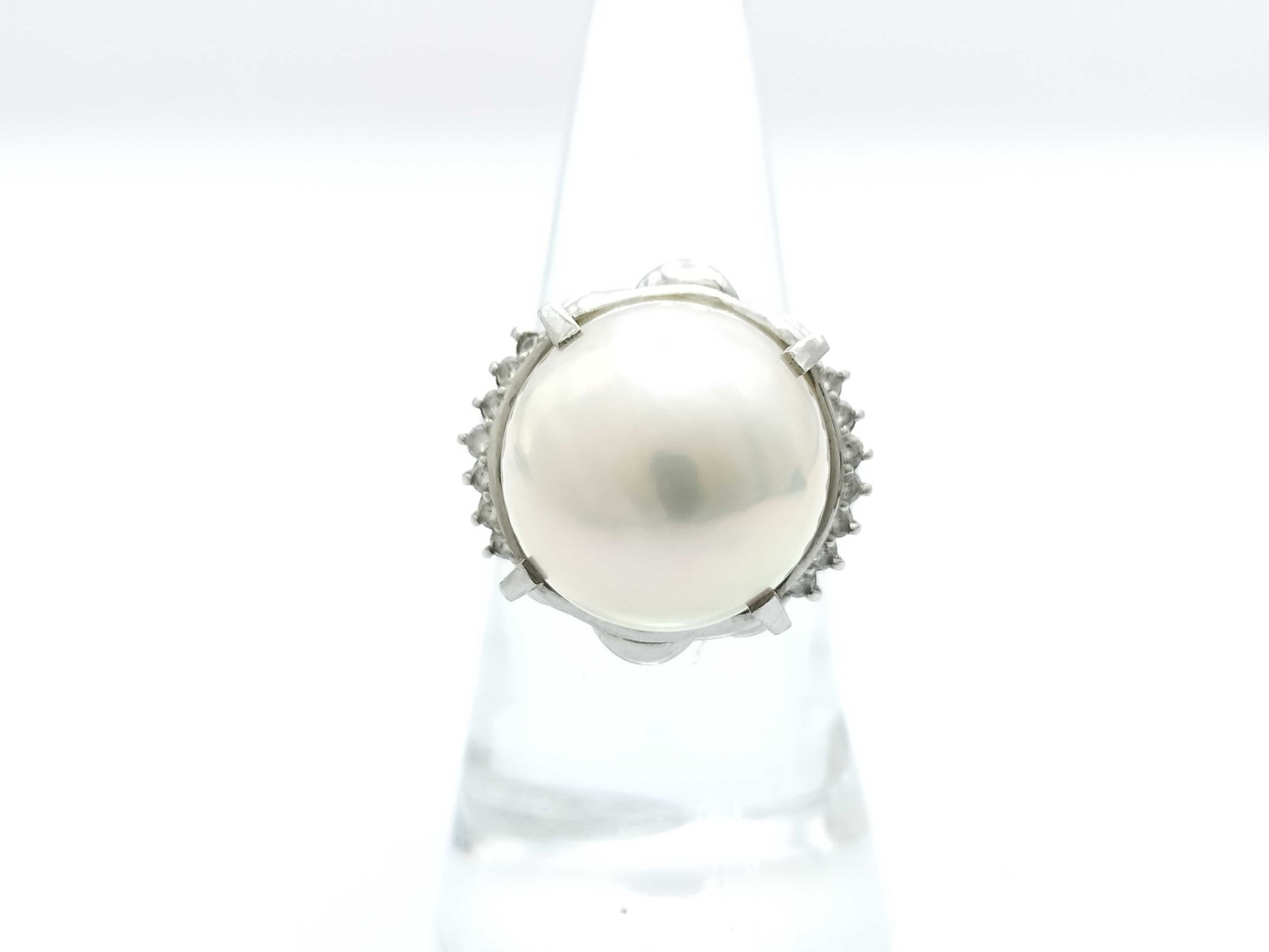 Semi-round pearl, diameter approximately 15.4mm, D0.185ct, PT900, 13.8g, ring 