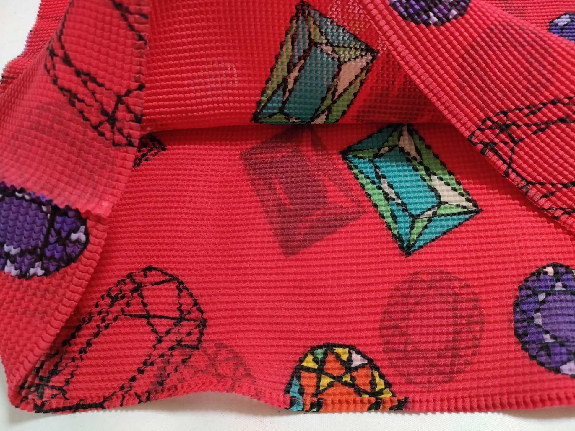 ISSEY MIYAKE Short Sleeve Top with Jewelry Pattern
