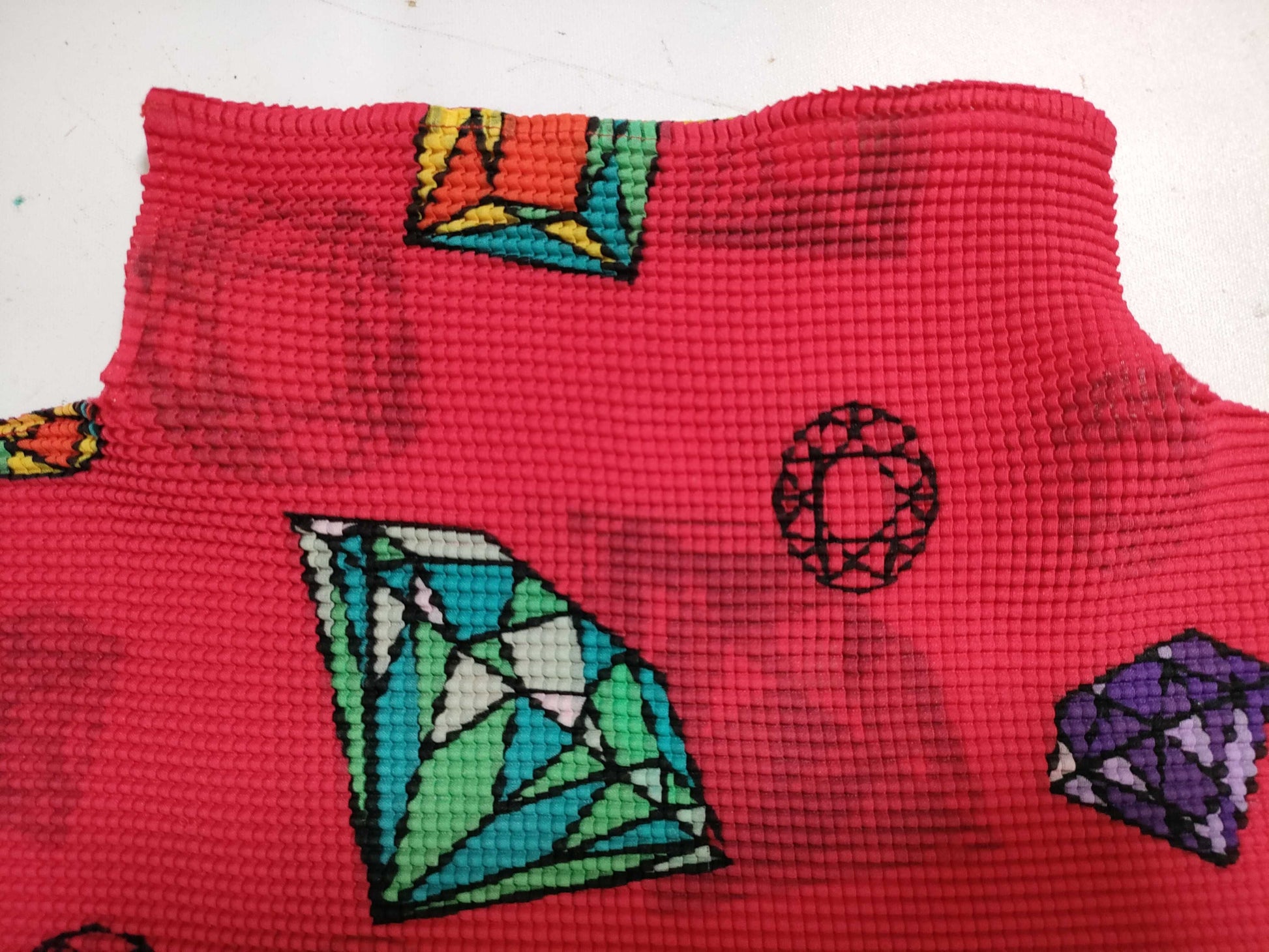ISSEY MIYAKE Short Sleeve Top with Jewelry Pattern