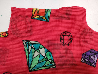 ISSEY MIYAKE Short Sleeve Top with Jewelry Pattern