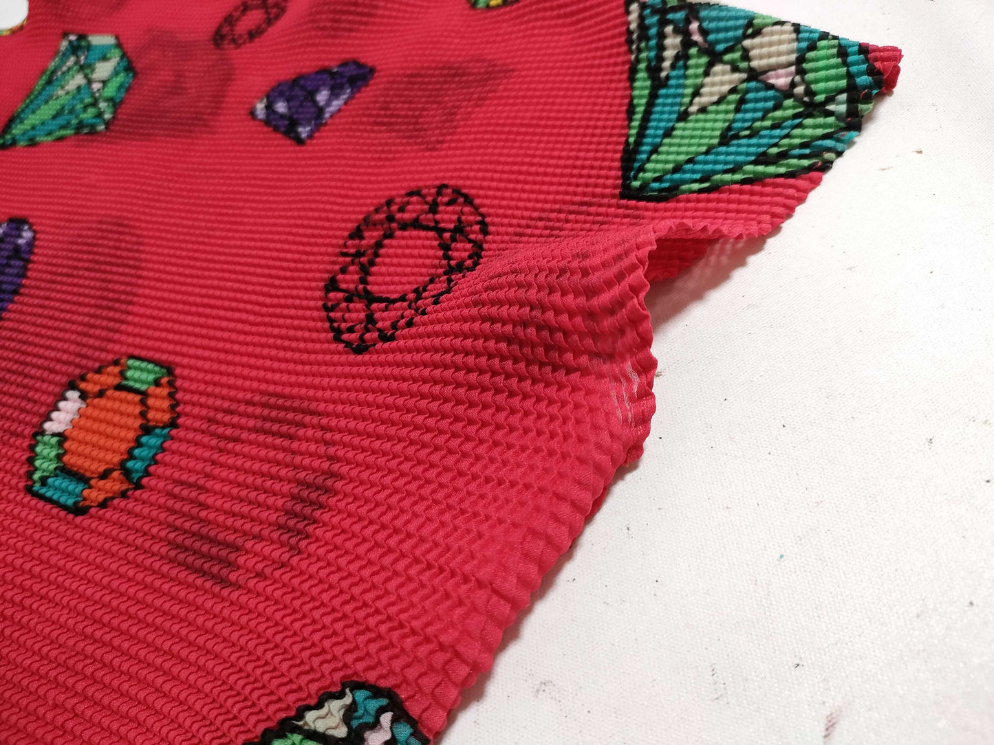 ISSEY MIYAKE Short Sleeve Top with Jewelry Pattern