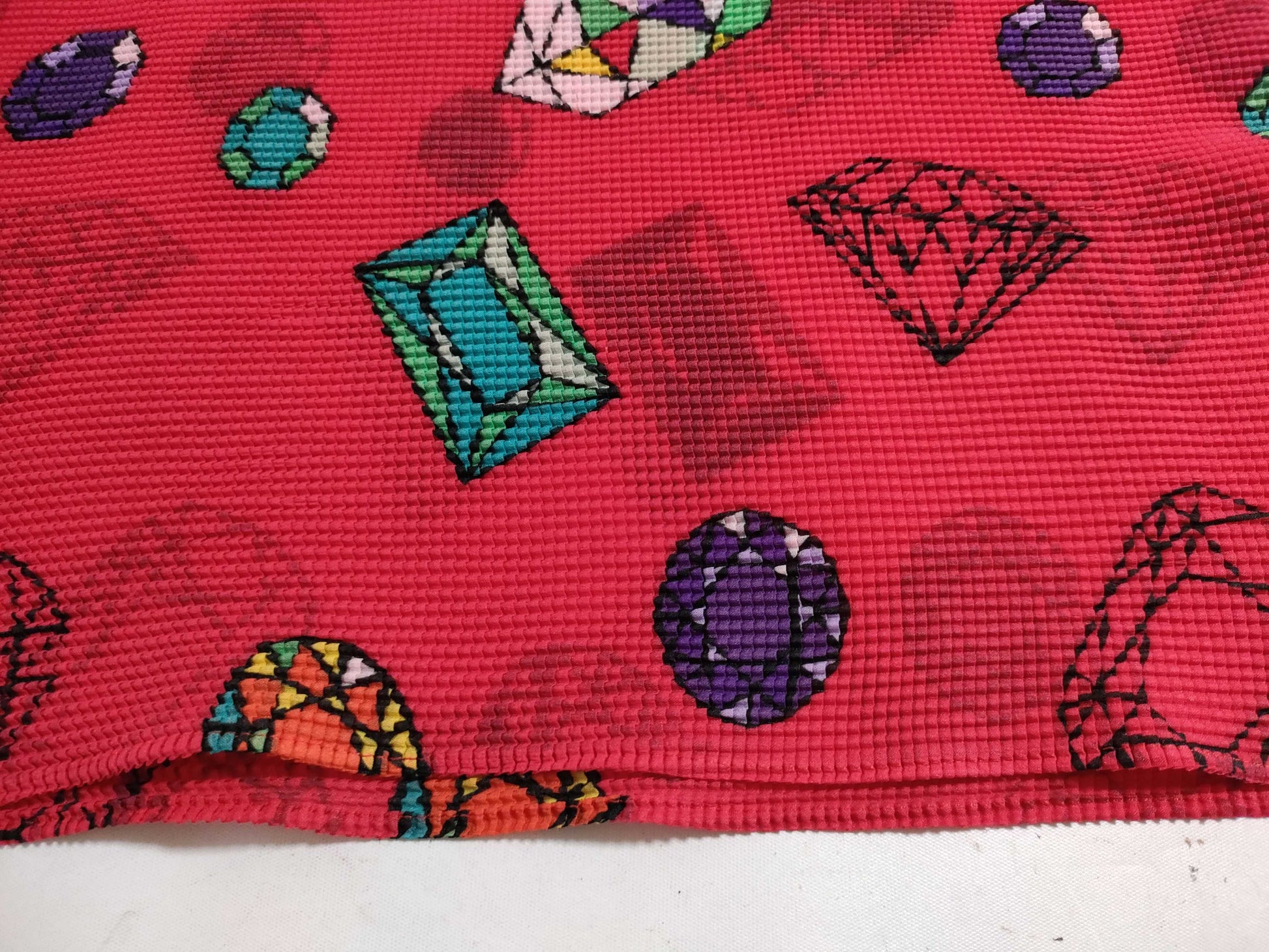 ISSEY MIYAKE Short Sleeve Top with Jewelry Pattern