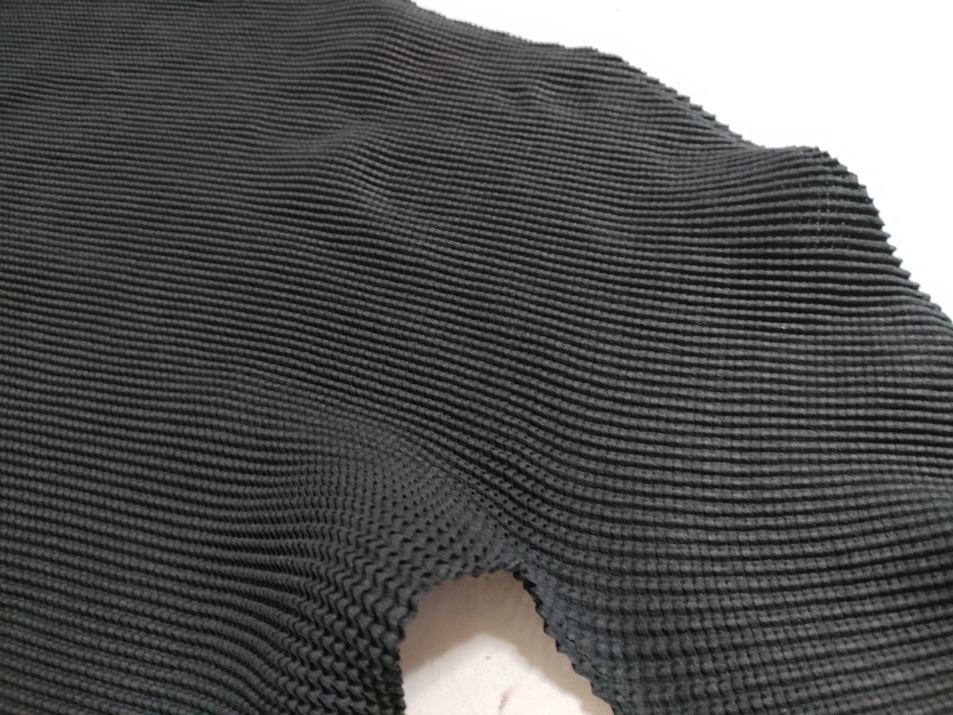 ISSEY MIYAKE Box Pleat Cactus Top, Black