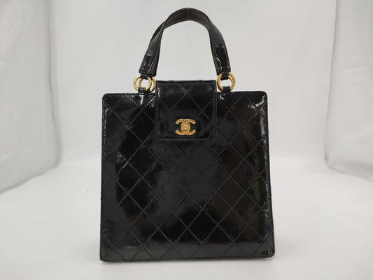 CHANEL Matelasse Patent Enamel Turnlock Handbag, Black, 4771404