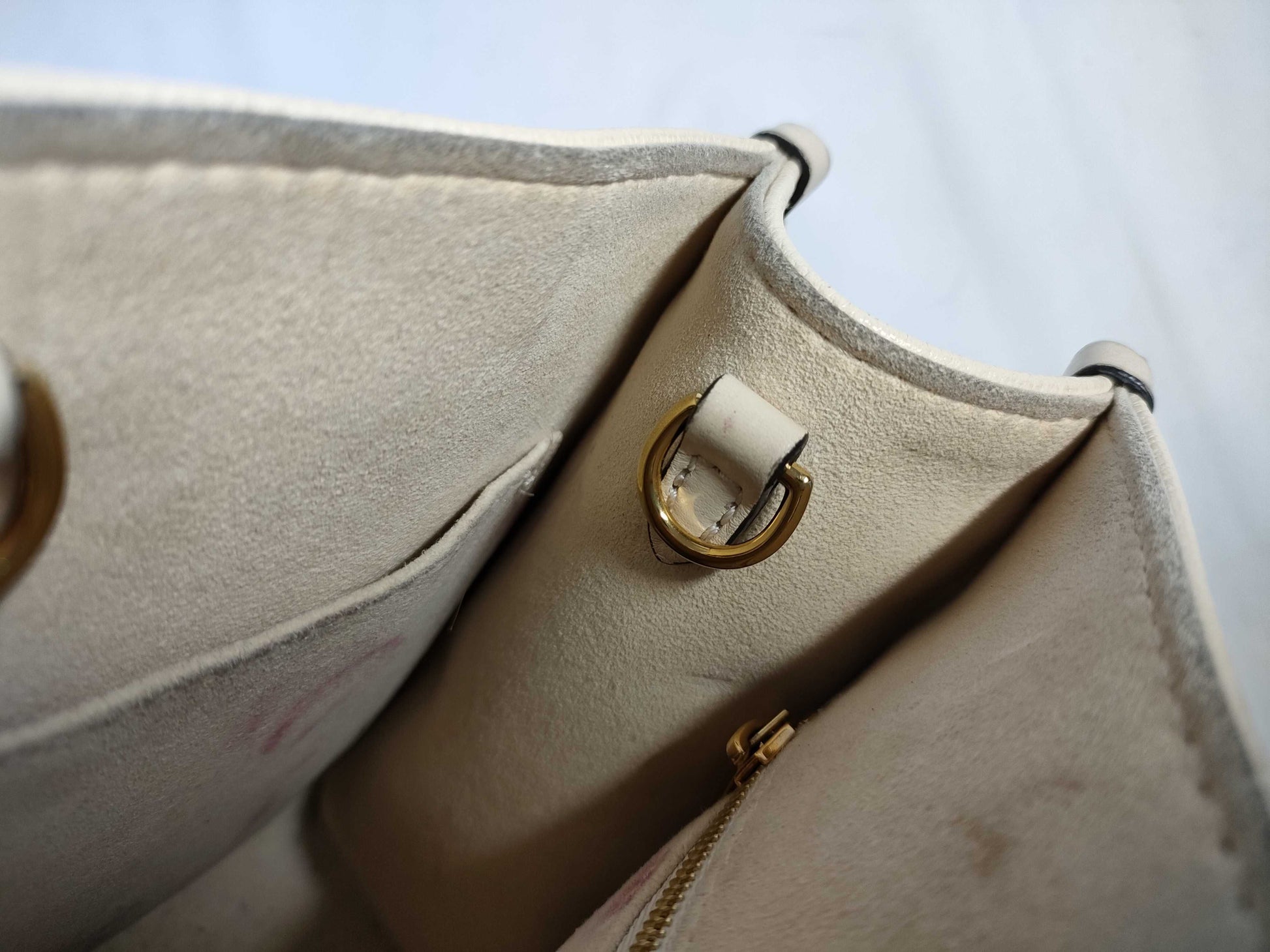 LOUIS VUITTON On the Go PM M46569 Handbag