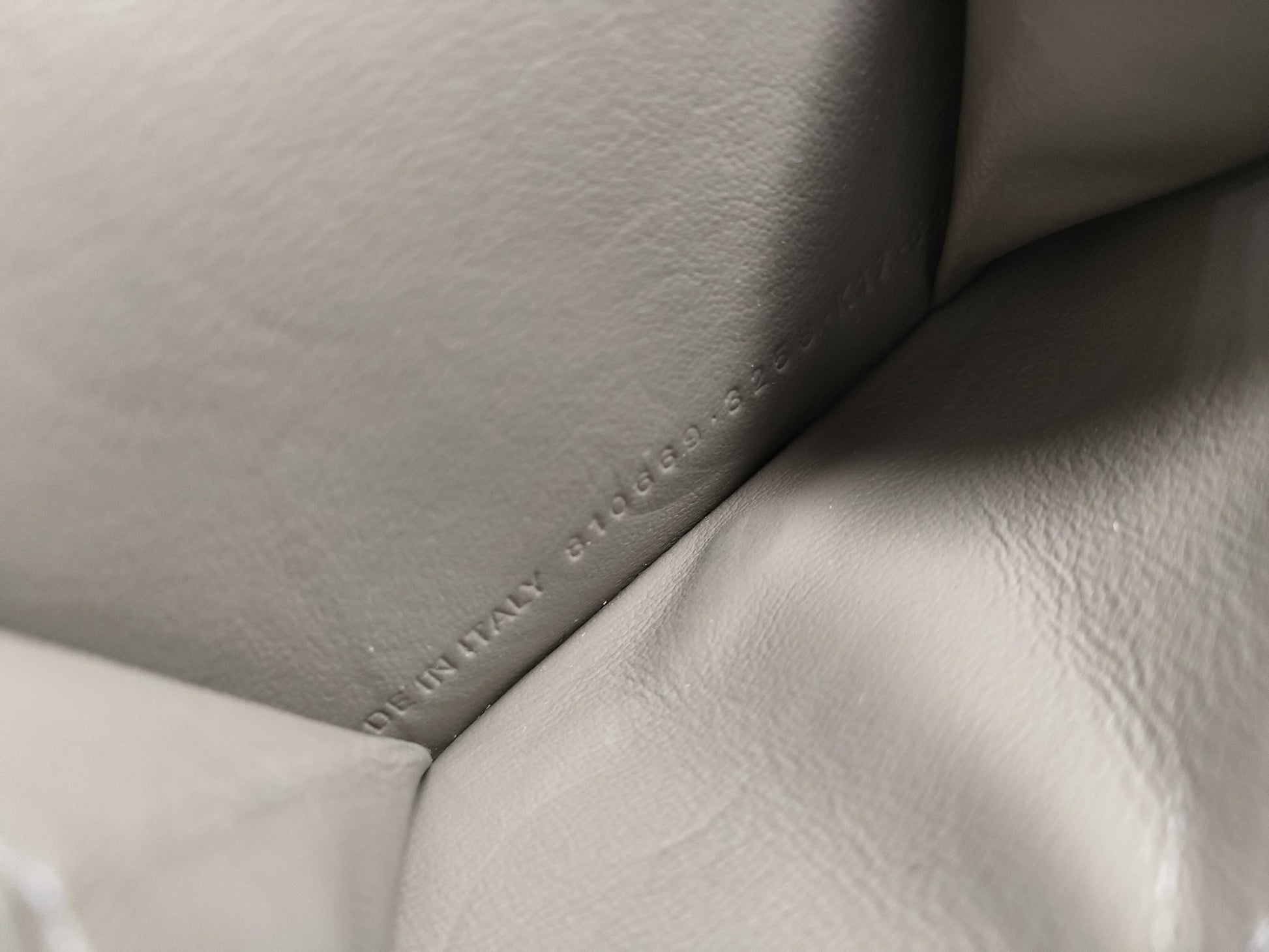 BALENCIAGA Classic Mini Wallet 810669 Wallet