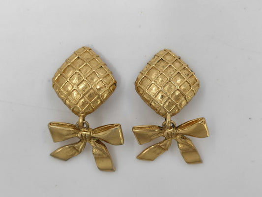 CHANEL Engraved Ribbon Matelasse Earrings