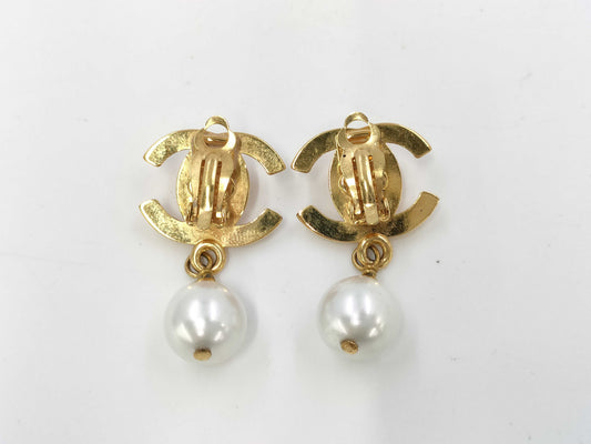 CHANEL 96A Turnlock Pearl Earrings