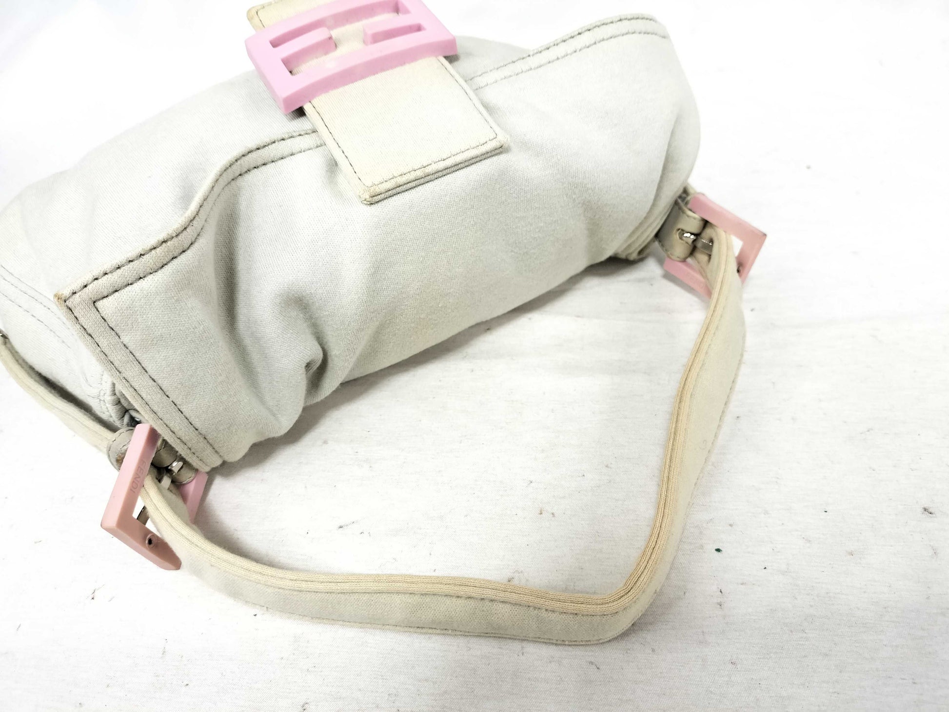 FENDI Mamma Fendi One-Shoulder Mamma Bucket Handbag