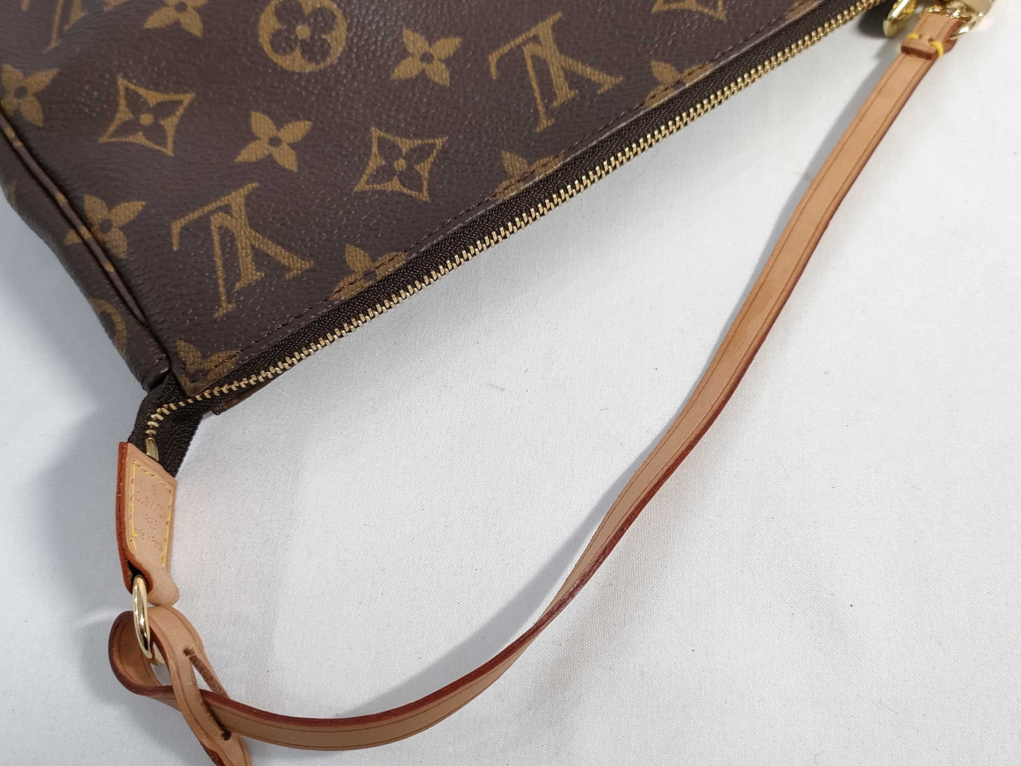 LOUIS VUITTON Monogram Pochette Accessoires M40712/VI1001 Handbag