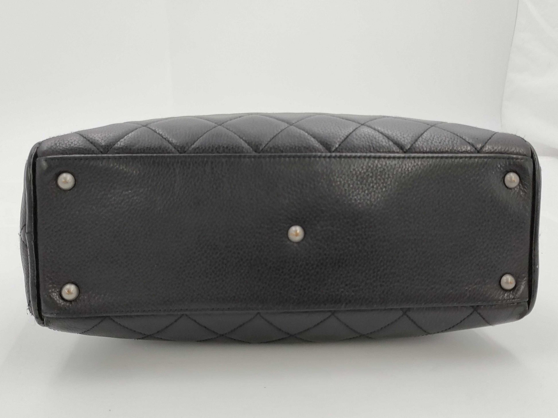 CHANEL Matelasse Handbag Caviar Skin Handbag
