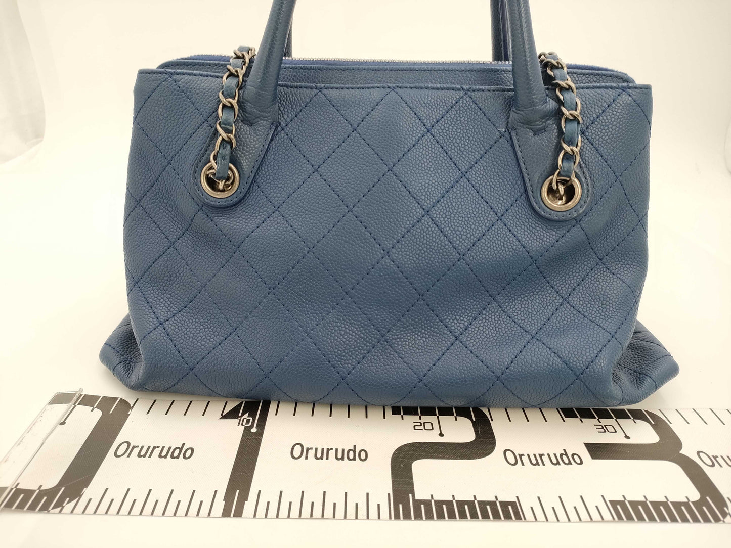 CHANEL Caviar Skin Shoulder Bag