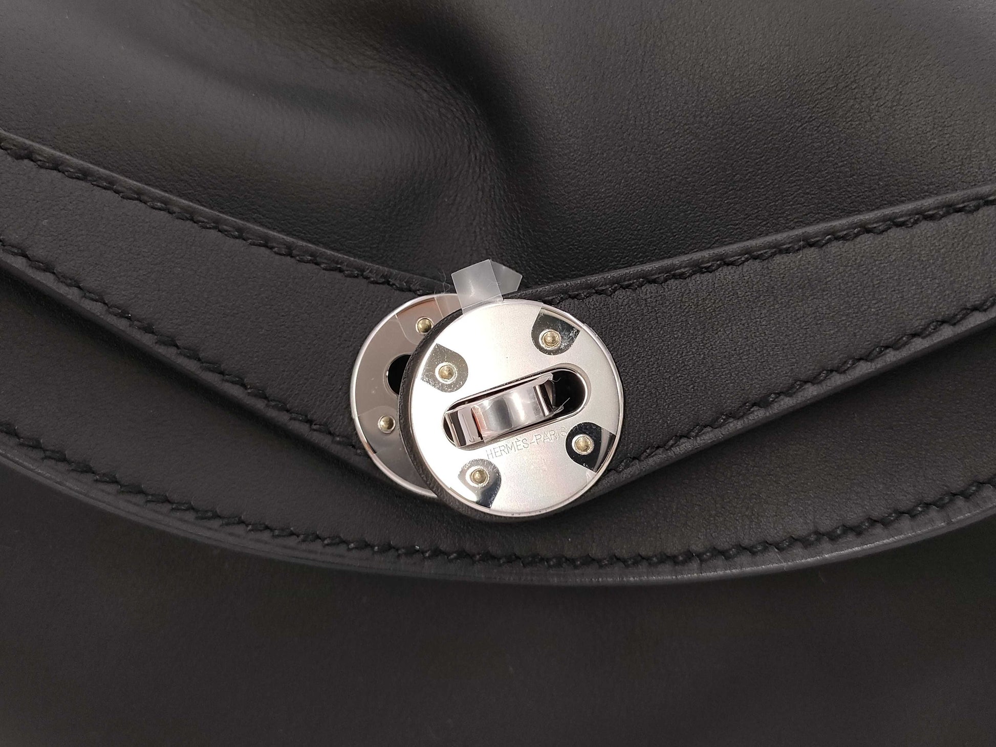 HERMES Lindy 26K Stamped Noir Silver Hardware Swift Handbag