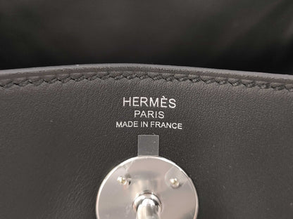 HERMES Lindy 26K Stamped Noir Silver Hardware Swift Handbag