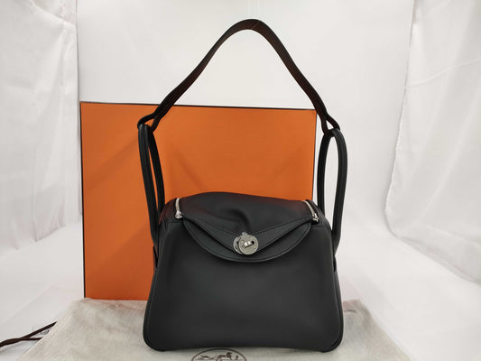 HERMES Lindy 26K Stamped Noir Silver Hardware Swift Handbag