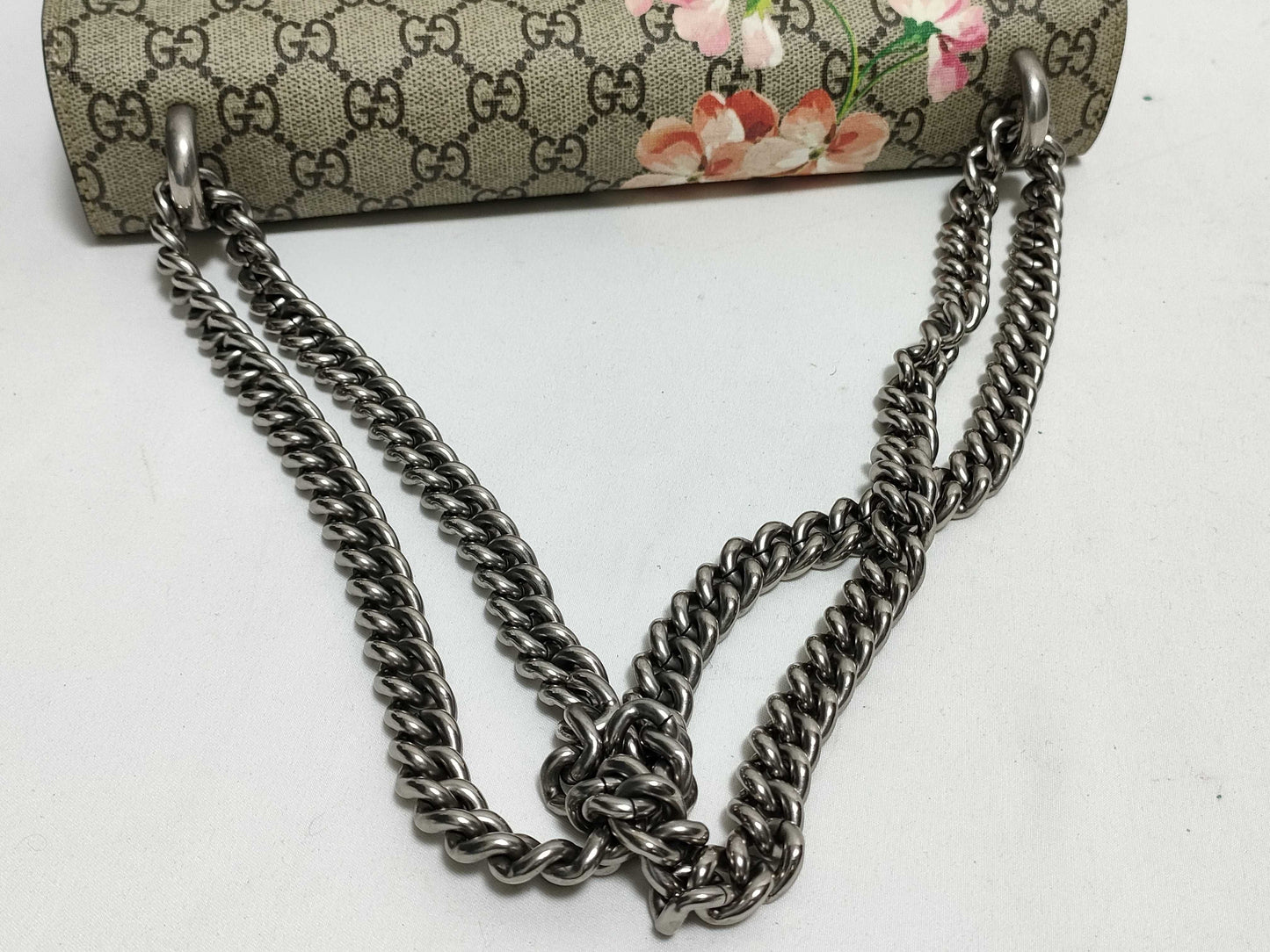 GUCCI GG Supreme Medium Dionysus Blooms Shoulder Bag in Beige/Red with Blooms Supreme Coated Canvas and Silver 
