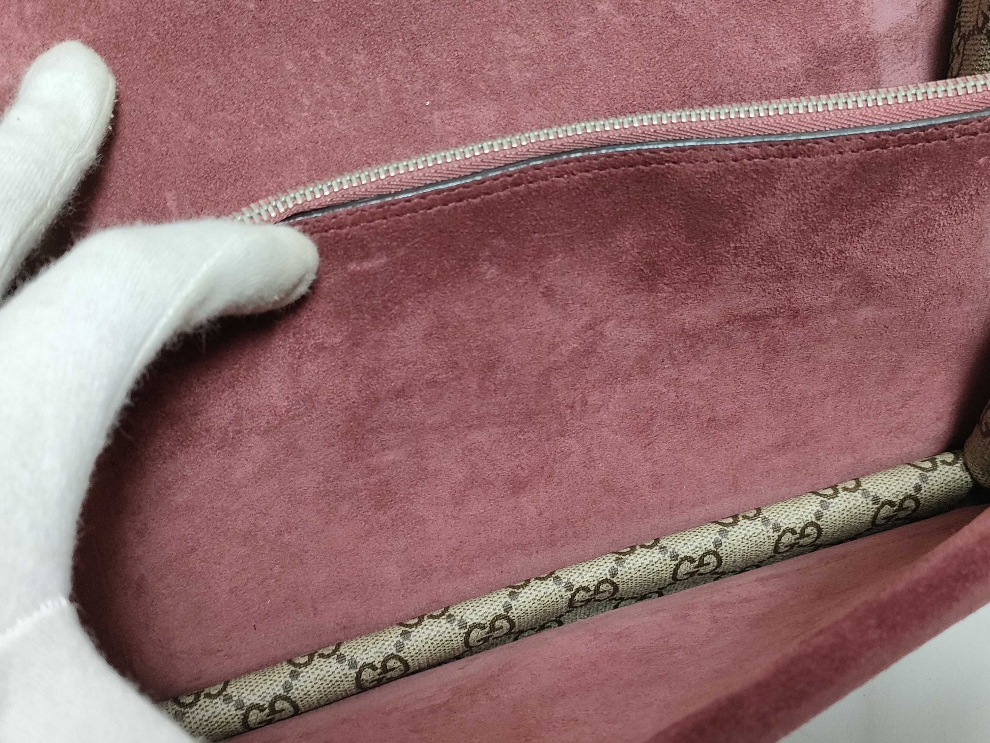 GUCCI GG Supreme Medium Dionysus Blooms Shoulder Bag in Beige/Red with Blooms Supreme Coated Canvas and Silver 