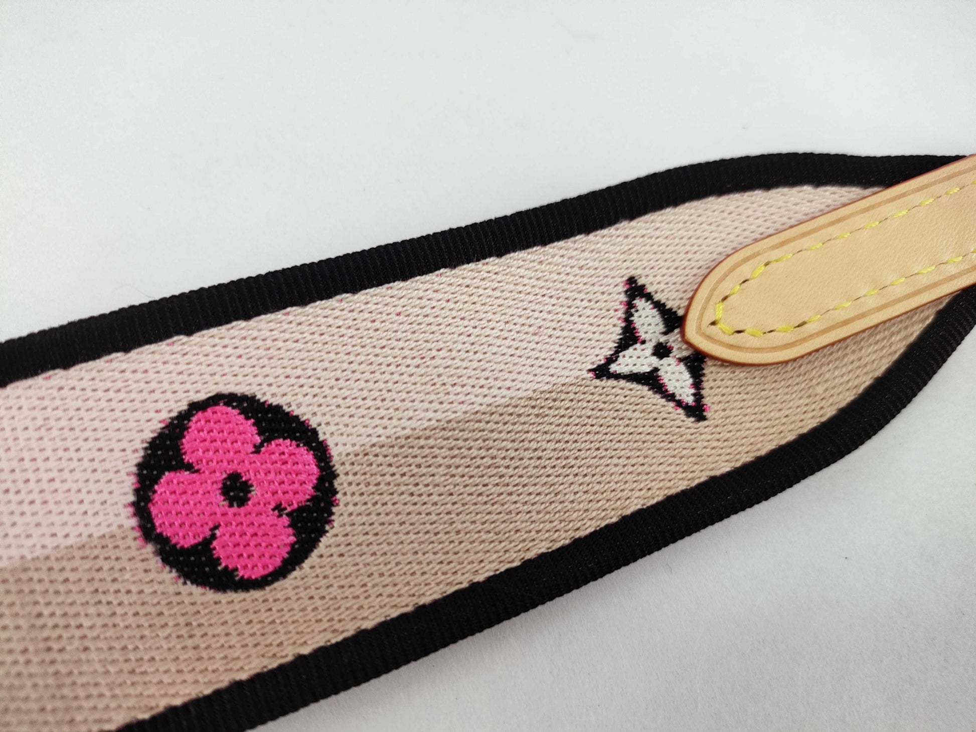 LOUIS VUITTON Louis Vuitton Signature Strap Beige/Black/Pink Signature Canvas Gold Hardware 95*4.5*.05cm Other Accessories