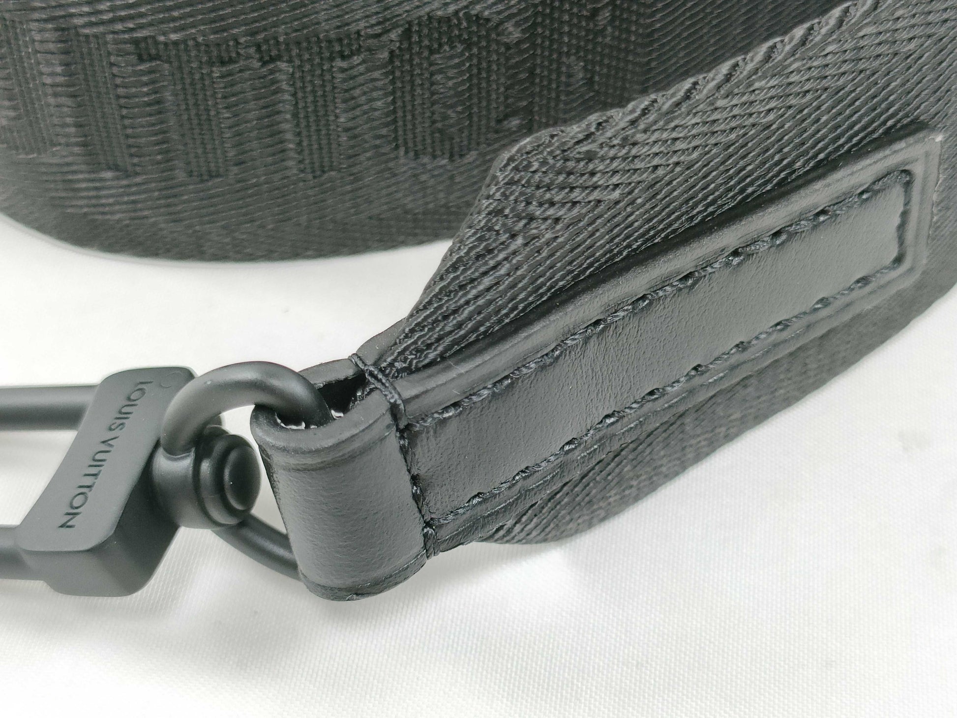 LOUIS VUITTON Louis Vuitton Signature Adjustable Strap Black with Black Hardware 95*4.5*0.5cm Strap
