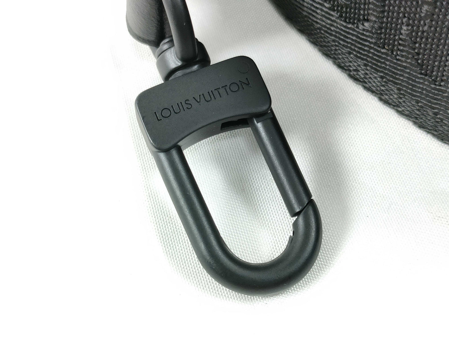 LOUIS VUITTON Louis Vuitton Signature Adjustable Strap Black with Black Hardware 95*4.5*0.5cm Strap