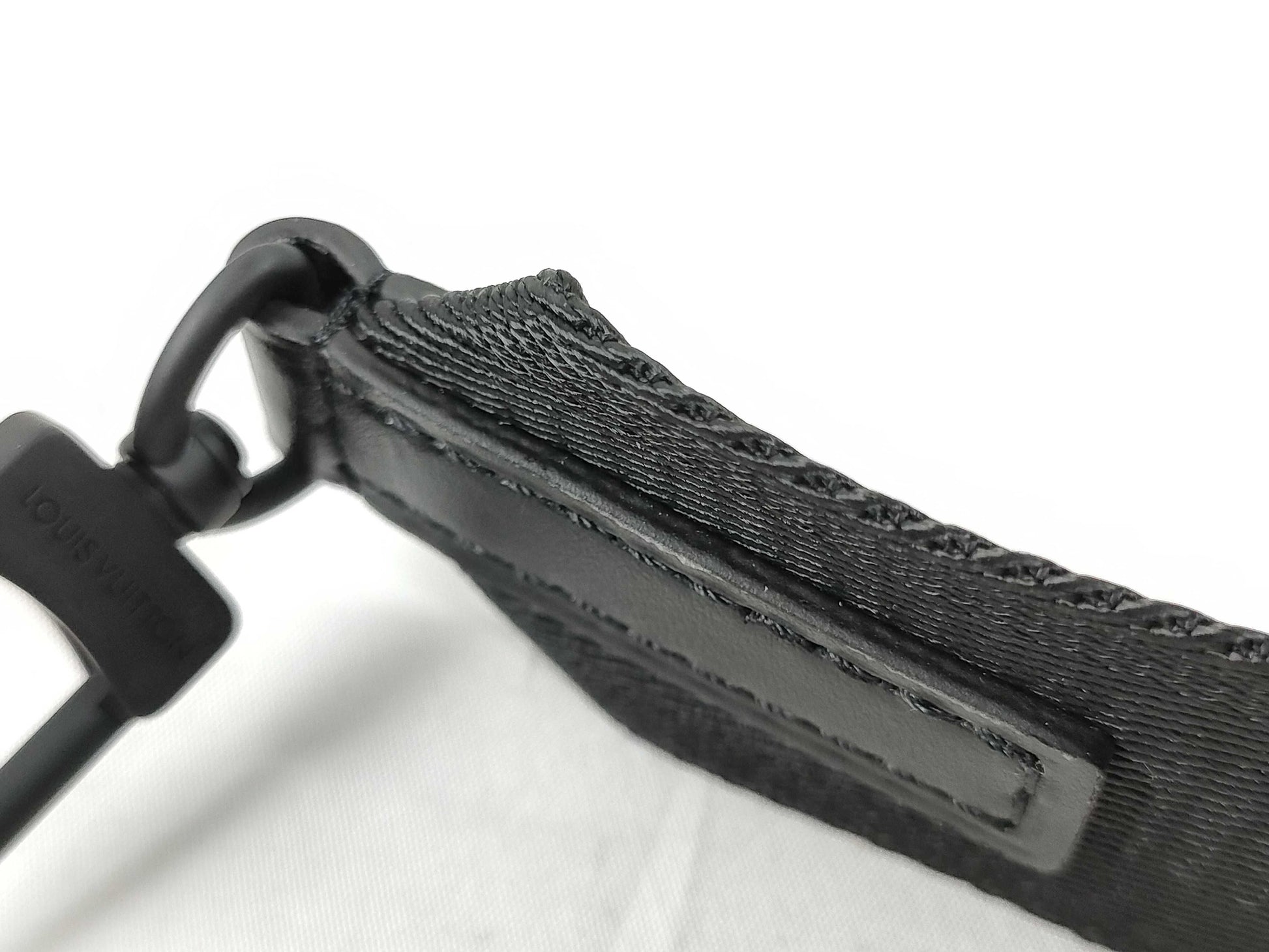 LOUIS VUITTON Louis Vuitton Signature Adjustable Strap Black with Black Hardware 95*4.5*0.5cm Strap