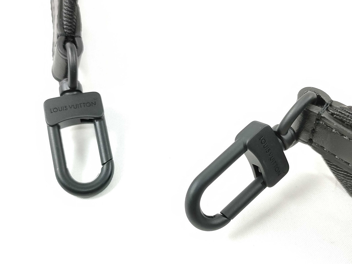 LOUIS VUITTON Louis Vuitton Signature Adjustable Strap Black with Black Hardware 95*4.5*0.5cm Strap