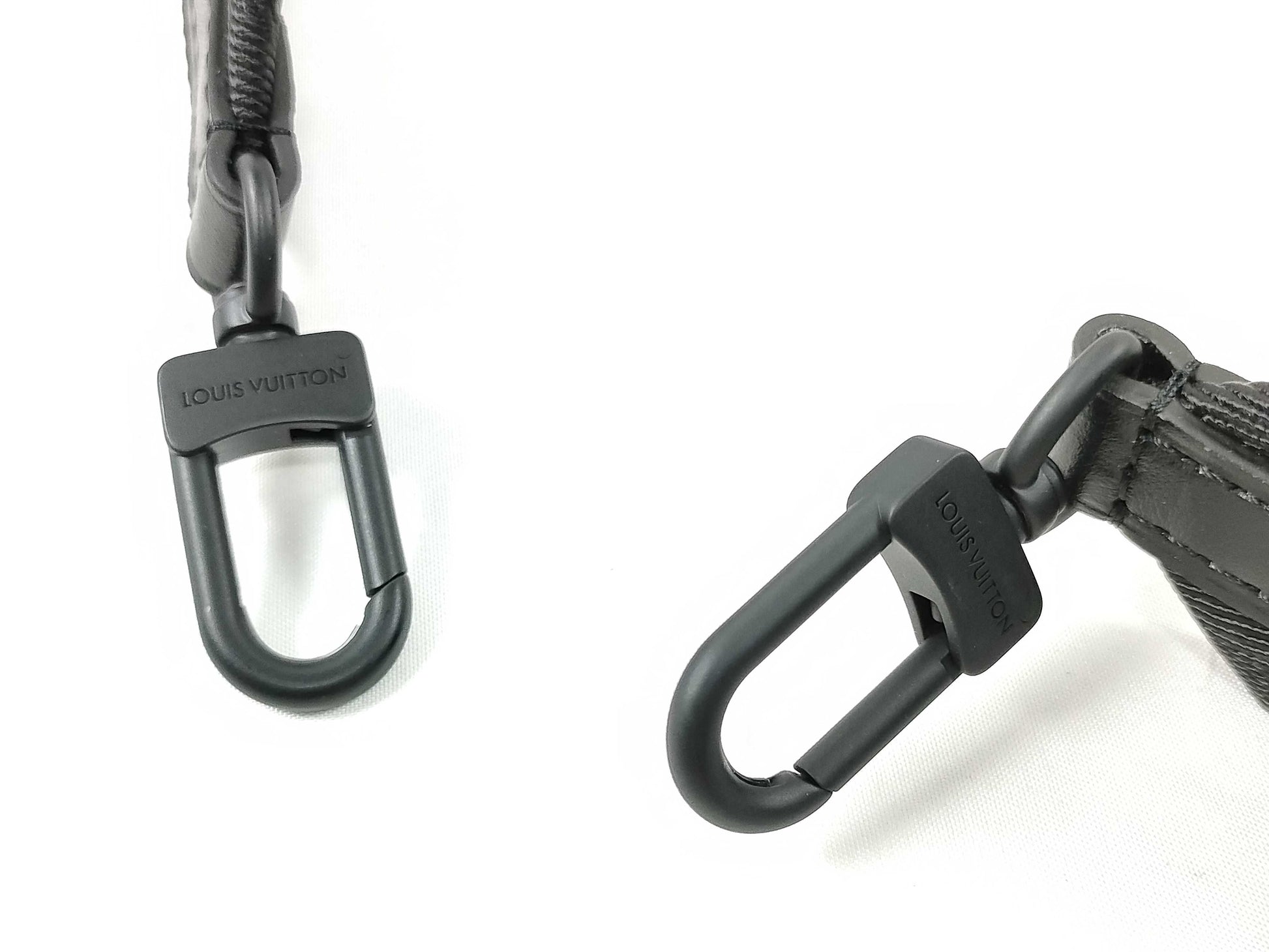 LOUIS VUITTON Louis Vuitton Signature Adjustable Strap Black with Black Hardware 95*4.5*0.5cm Strap