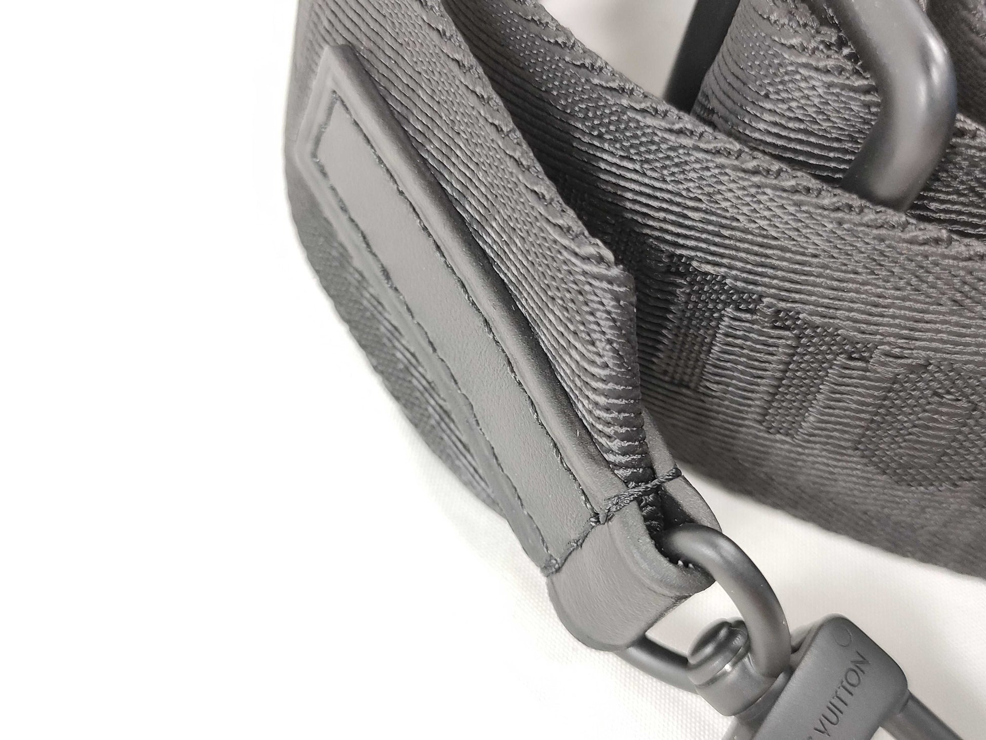 LOUIS VUITTON Louis Vuitton Signature Adjustable Strap Black with Black Hardware 95*4.5*0.5cm Strap