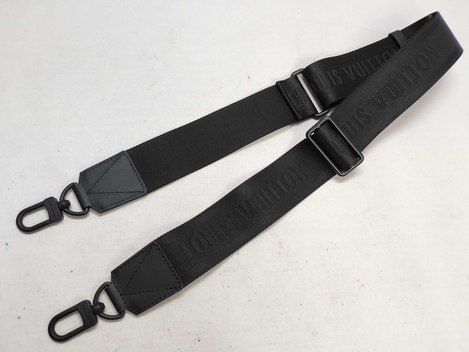 LOUIS VUITTON Louis Vuitton Signature Adjustable Strap Black with Black Hardware 95*5*.05cm Strap