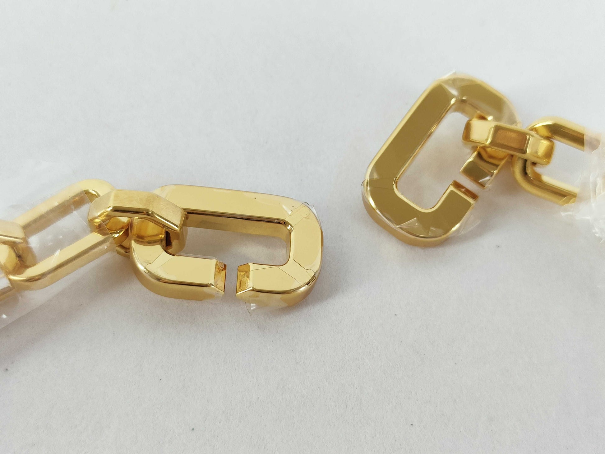 LOUIS VUITTON C Lock 'n Gold Chain Strap with Gold Hardware, 55*1*1cm Necklace