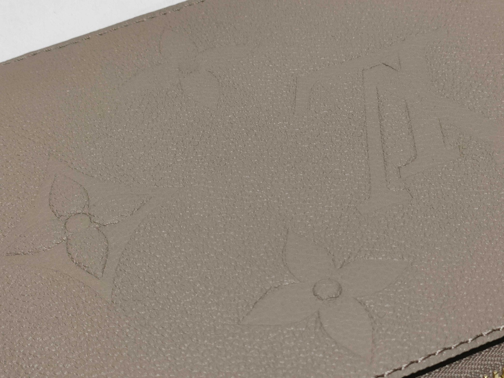 LOUIS VUITTON RFID verification impossible. Serial number verification impossible. Monogram Empreinte Louis Vuitton Neverfull Pouch in Taupe with Gold Hardware.