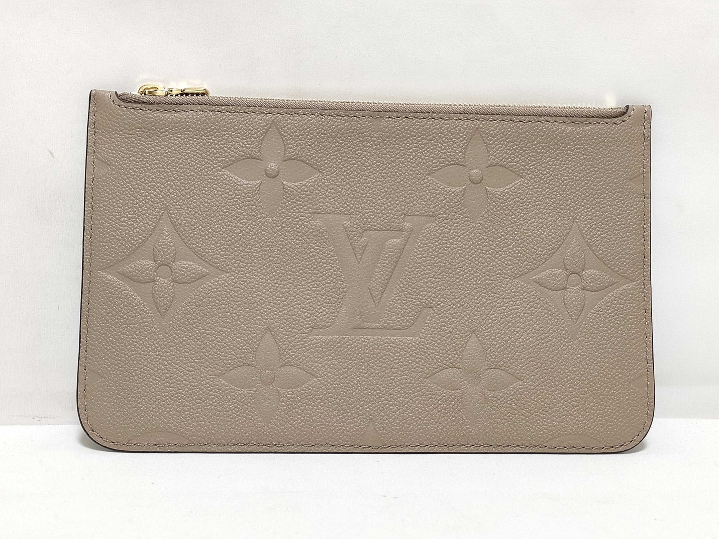 LOUIS VUITTON RFID verification impossible. Serial number verification impossible. Monogram Empreinte Louis Vuitton Neverfull Pouch in Taupe with Gold Hardware.