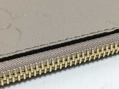 LOUIS VUITTON RFID verification impossible. Serial number verification impossible. Monogram Empreinte Louis Vuitton Neverfull Pouch in Taupe with Gold Hardware.