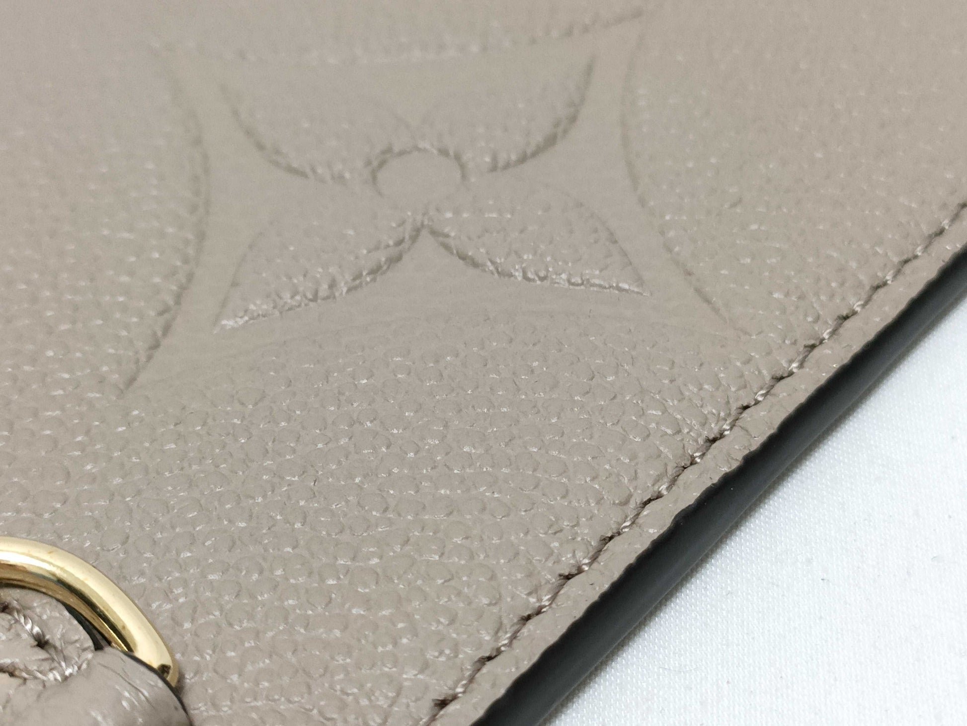 LOUIS VUITTON RFID verification impossible. Serial number verification impossible. Monogram Empreinte Louis Vuitton Neverfull Pouch in Taupe with Gold Hardware.