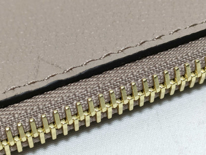 LOUIS VUITTON RFID verification impossible. Serial number verification impossible. Monogram Empreinte Louis Vuitton Neverfull Pouch in Taupe with Gold Hardware.