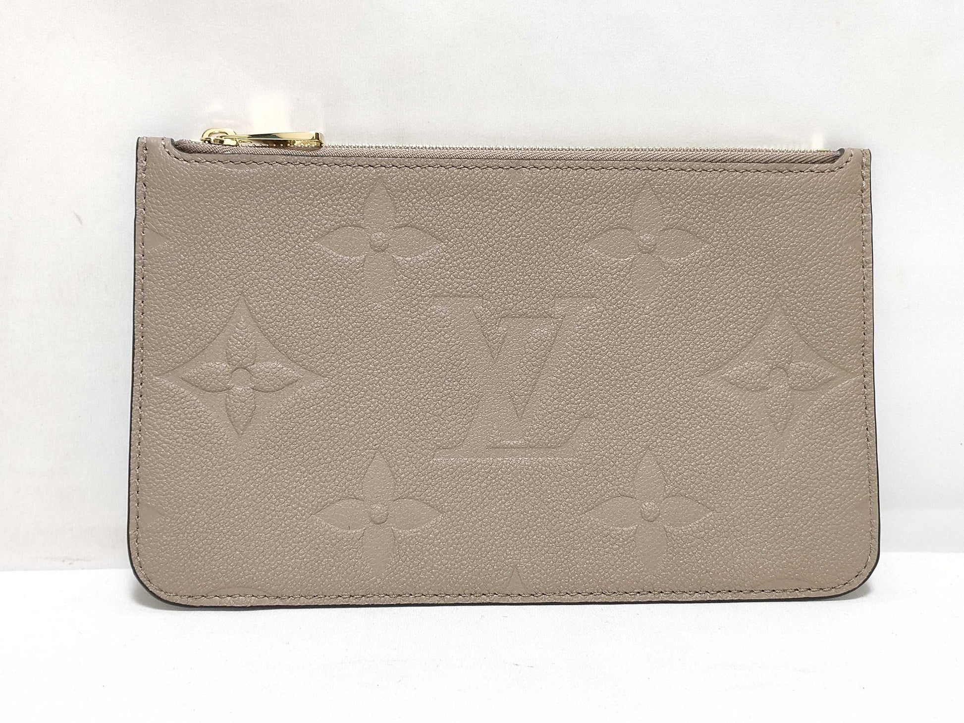 LOUIS VUITTON RFID verification impossible. Serial number verification impossible. Monogram Empreinte Louis Vuitton Neverfull Pouch in Taupe with Gold Hardware.