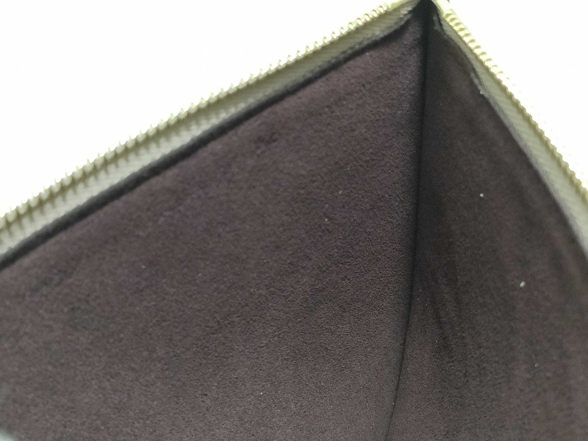 LOUIS VUITTON RFID verification impossible. Serial number verification impossible. Monogram Empreinte Louis Vuitton Neverfull Pouch in Taupe with Gold Hardware.