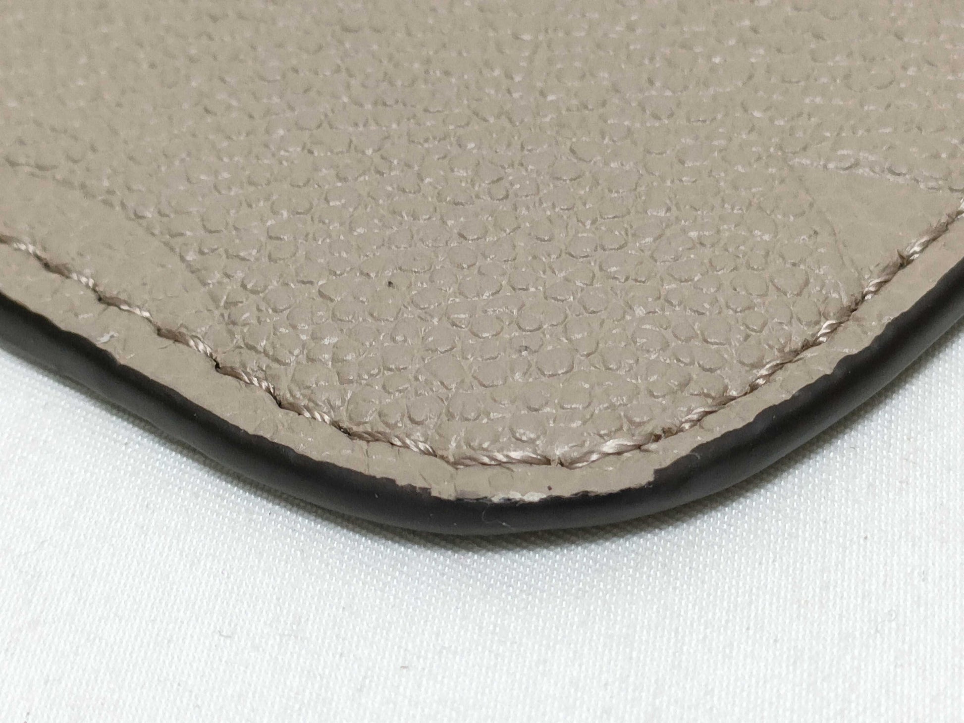 LOUIS VUITTON RFID verification impossible. Serial number verification impossible. Monogram Empreinte Louis Vuitton Neverfull Pouch in Taupe with Gold Hardware.