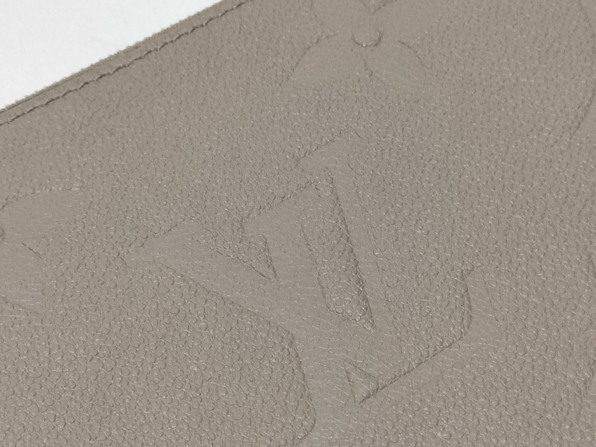 LOUIS VUITTON RFID verification impossible. Serial number verification impossible. Monogram Empreinte Louis Vuitton Neverfull Pouch in Taupe with Gold Hardware.