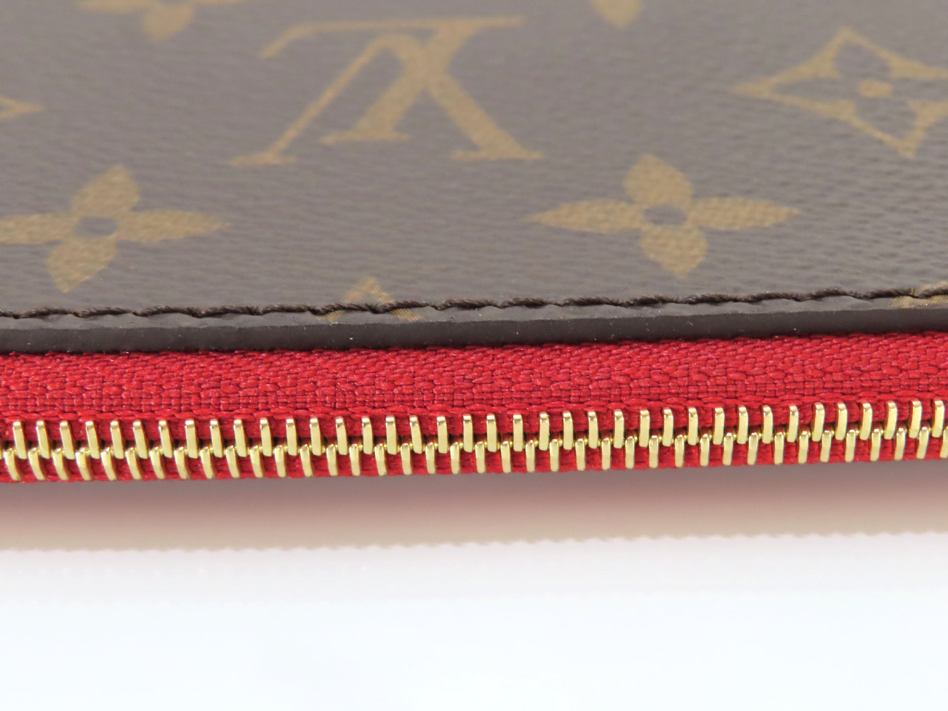 LOUIS VUITTON Unidentified Monogram Louis Vuitton Neverfull Pouch / Brown Monogram Canvas / Gold Hardware Pouch