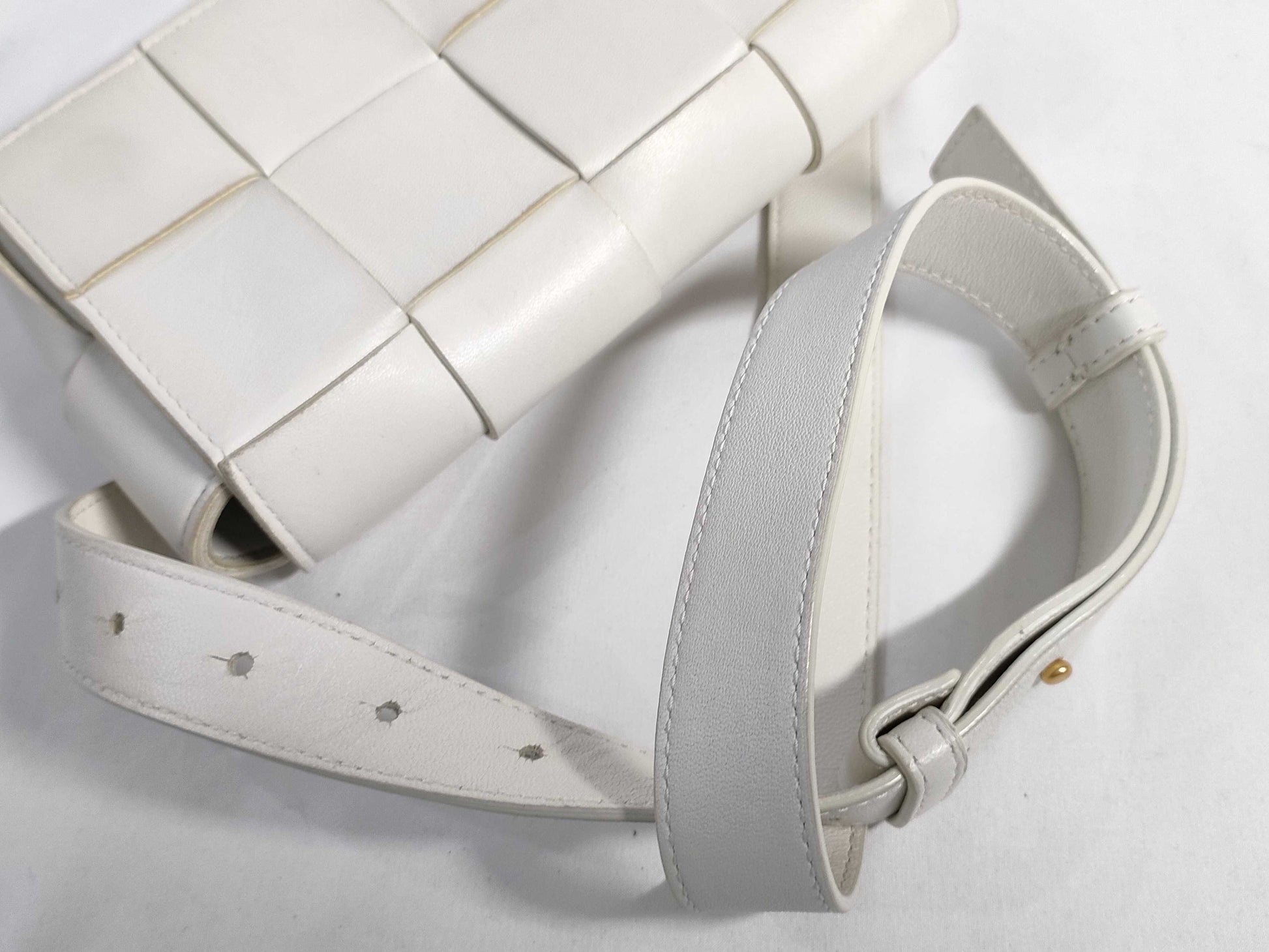 BOTTEGA VENETA Cassette Body Bag Maxi Intrecciato Shoulder Bag