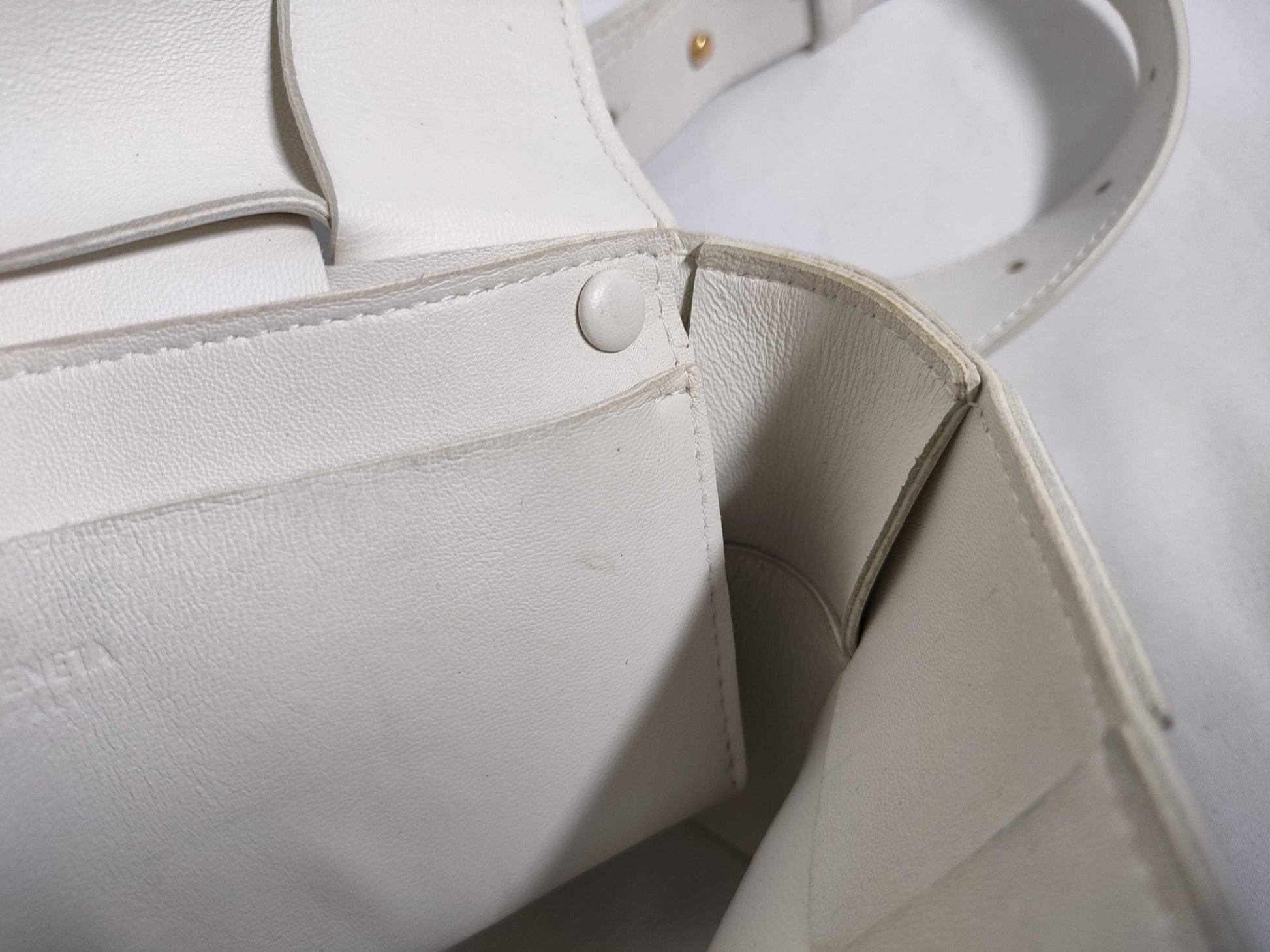 BOTTEGA VENETA Cassette Body Bag Maxi Intrecciato Shoulder Bag