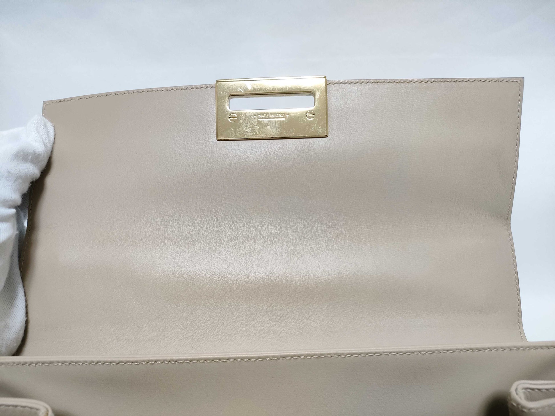 Salvatore Ferragamo Gancini Ferragamo Gancini Shoulder Bag in Beige with Strap