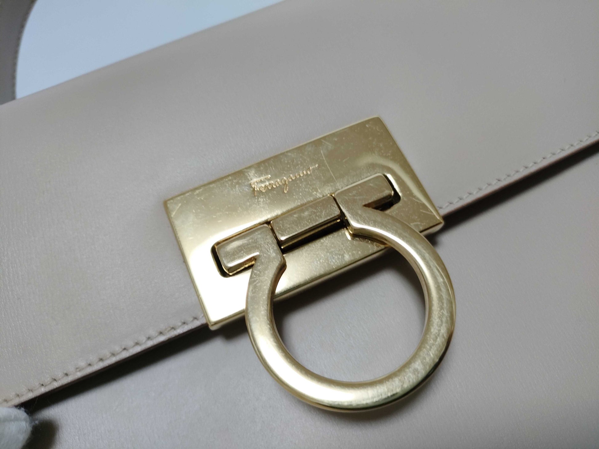 Salvatore Ferragamo Gancini Ferragamo Gancini Shoulder Bag in Beige with Strap