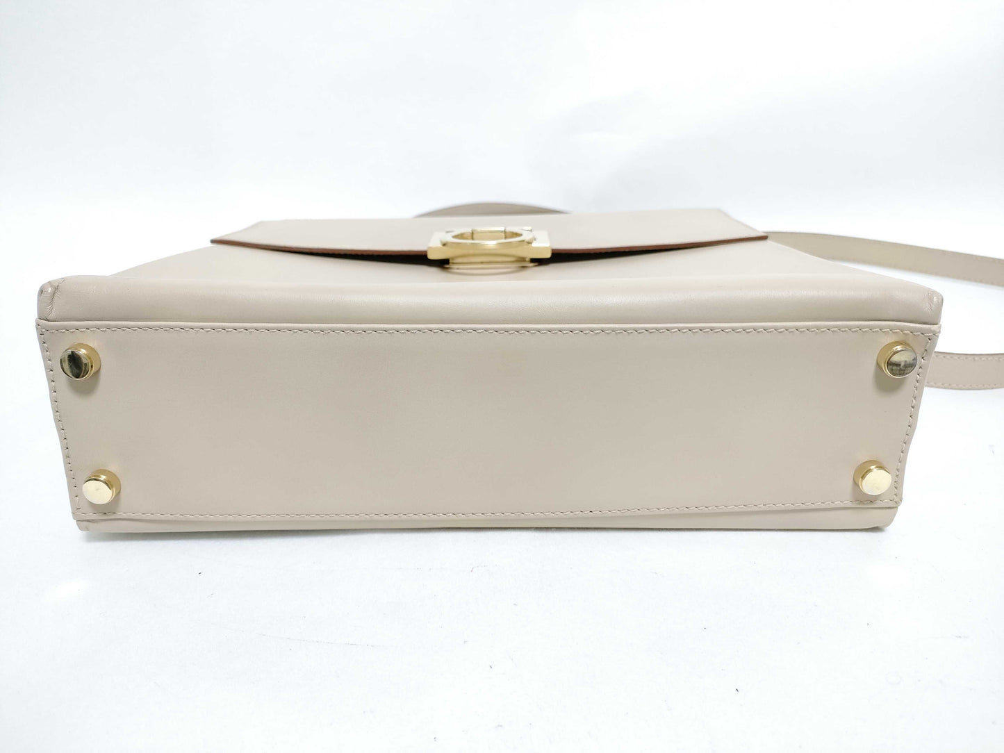 Salvatore Ferragamo Gancini Ferragamo Gancini Shoulder Bag in Beige with Strap