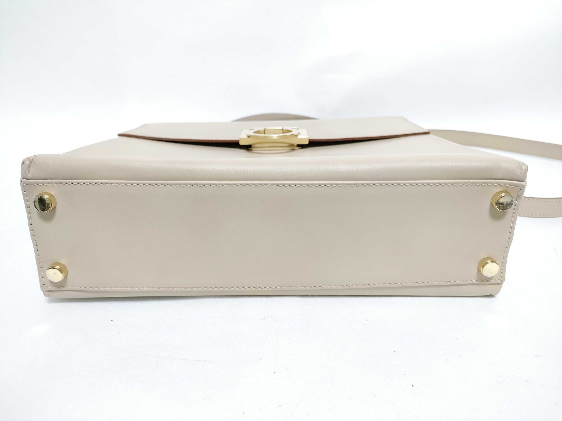 Salvatore Ferragamo Gancini Ferragamo Gancini Shoulder Bag in Beige with Strap
