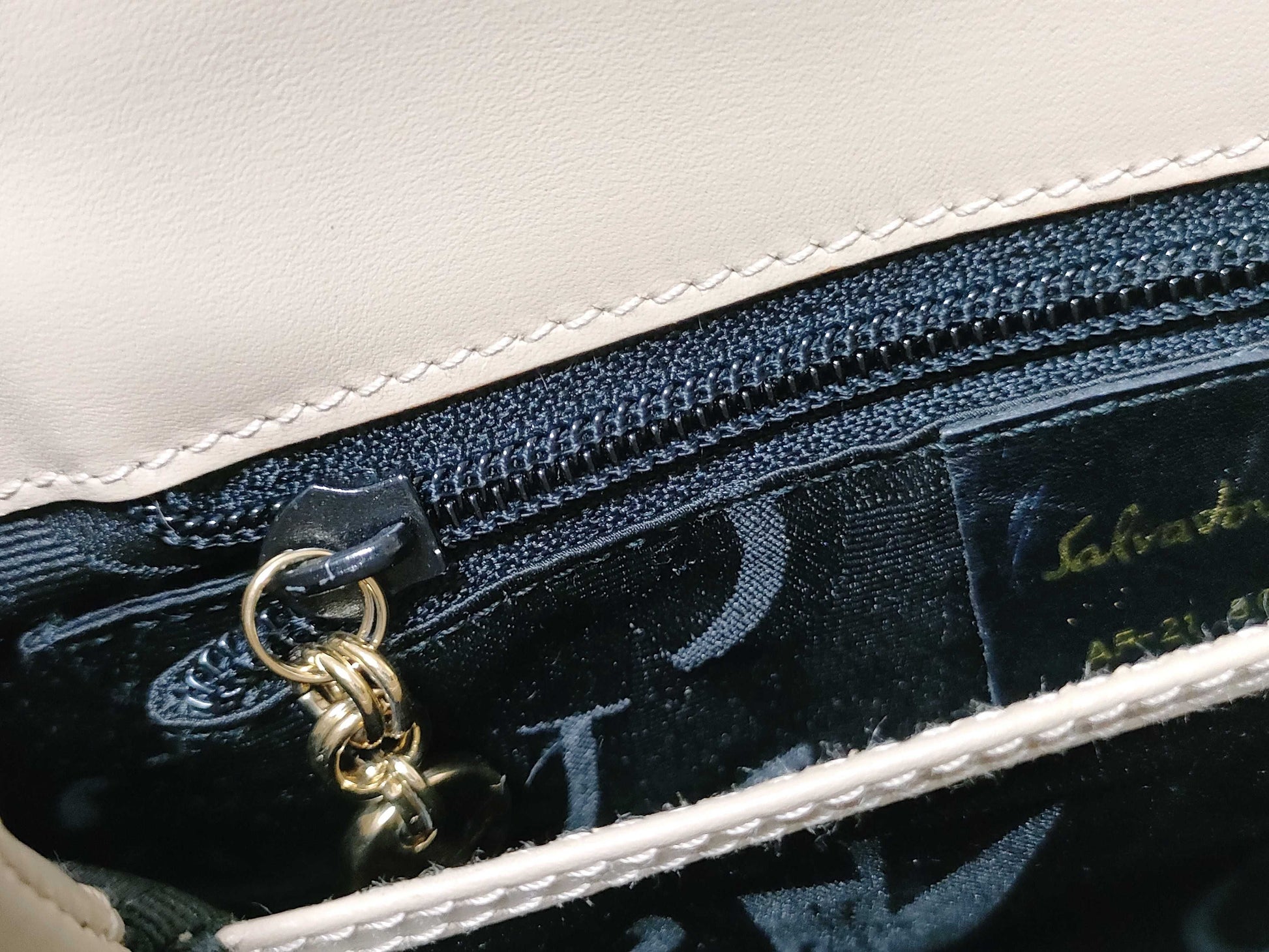 Salvatore Ferragamo Gancini Ferragamo Gancini Shoulder Bag in Beige with Strap