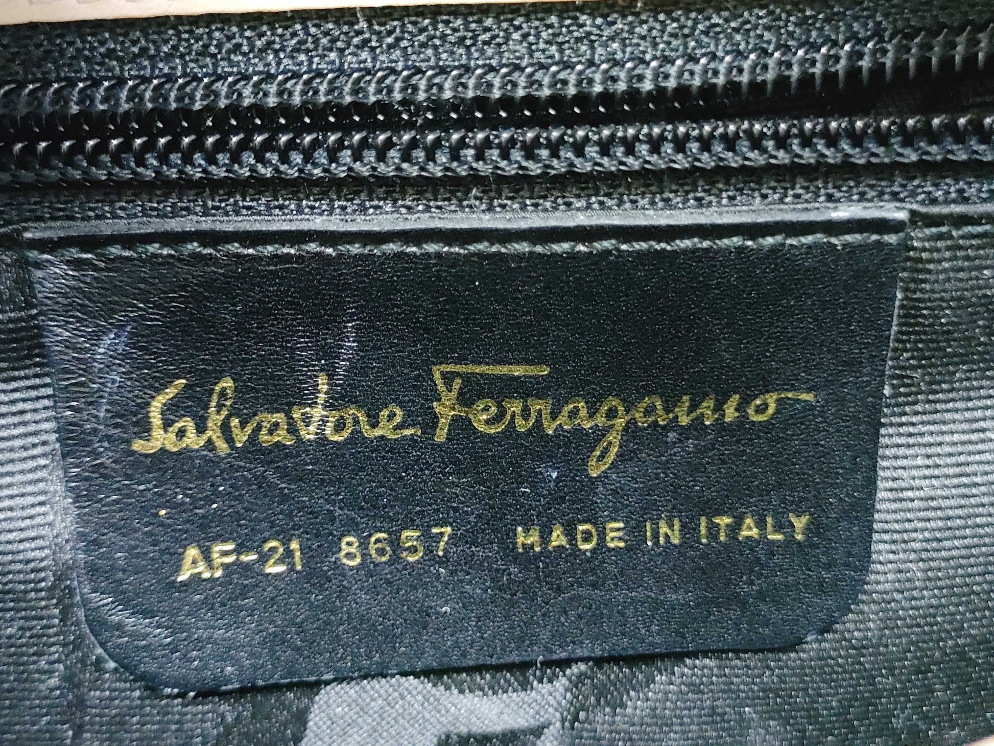 Salvatore Ferragamo Gancini Ferragamo Gancini Shoulder Bag in Beige with Strap